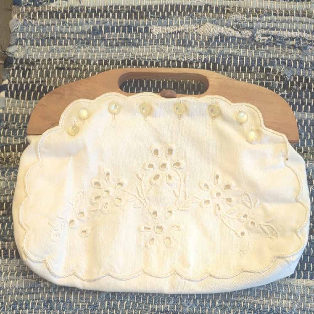 Vintage Wooden Handle White cotton embroidered lucite button Purse